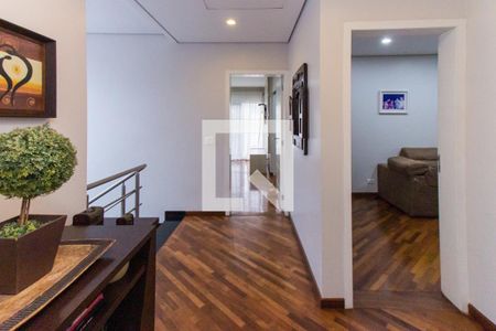 Casa de condomínio à venda com 450m², 4 quartos e 6 vagas Casa de condomínio à venda com 450m², 4 quartos e 6 vagasHall