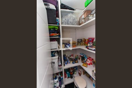 Casa de condomínio à venda com 450m², 4 quartos e 6 vagas Casa de condomínio à venda com 450m², 4 quartos e 6 vagasCozinha