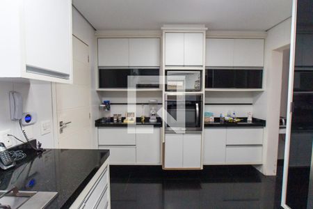 Casa de condomínio à venda com 450m², 4 quartos e 6 vagas Casa de condomínio à venda com 450m², 4 quartos e 6 vagasCozinha