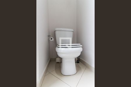 Casa de condomínio à venda com 450m², 4 quartos e 6 vagas Casa de condomínio à venda com 450m², 4 quartos e 6 vagasÁrea de Serviço