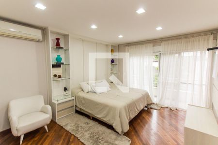 Casa de condomínio à venda com 450m², 4 quartos e 6 vagas Casa de condomínio à venda com 450m², 4 quartos e 6 vagasSuíte 1