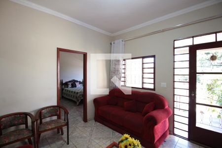 Sala de casa à venda com 3 quartos, 360m² em Jardim Leblon, Belo Horizonte
