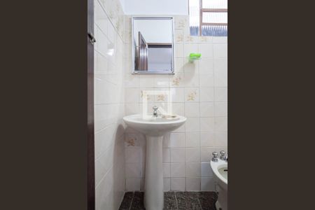 Banheiro social de casa para alugar com 1 quarto, 105m² em Jardim Guanabara, Belo Horizonte