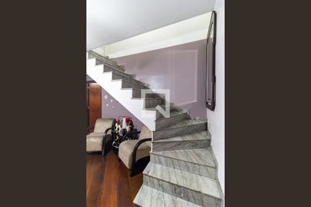 Escada de casa à venda com 3 quartos, 133m² em Jardim Maria Estela, São Paulo