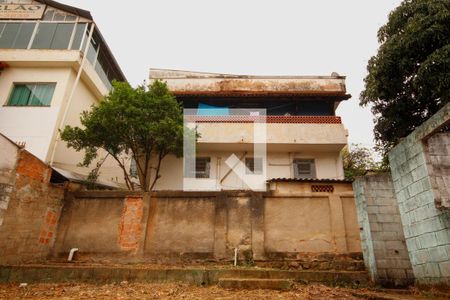 Quintal de casa à venda com 5 quartos, 163m² em Coração Eucarístico, Belo Horizonte