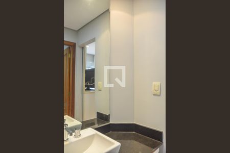 Apartamento para alugar com 133m², 3 quartos e 4 vagas Apartamento para alugar com 133m², 3 quartos e 4 vagasBanheiro da Suíte 2