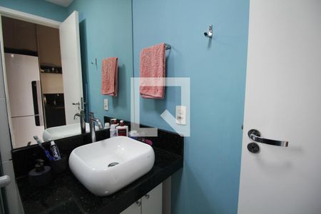Banheiro de kitnet/studio para alugar com 1 quarto, 27m² em Liberdade, São Paulo