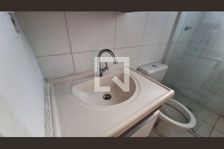 Pia banheiro  de apartamento para alugar com 2 quartos, 45m² em Parque Santa Rosa, Suzano