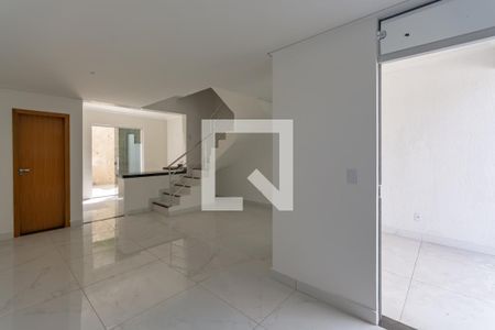 Sala de casa à venda com 3 quartos, 84m² em Vila Cloris, Belo Horizonte