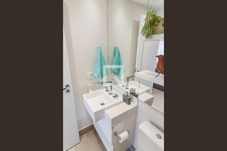 Banheiro Social de apartamento à venda com 2 quartos, 74m² em Caxingui, São Paulo