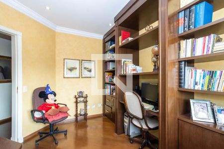 Casa à venda com 465m², 4 quartos e 6 vagas Casa à venda com 465m², 4 quartos e 6 vagasEscritório