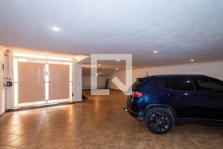 Casa à venda com 465m², 4 quartos e 6 vagas Casa à venda com 465m², 4 quartos e 6 vagasGaragem