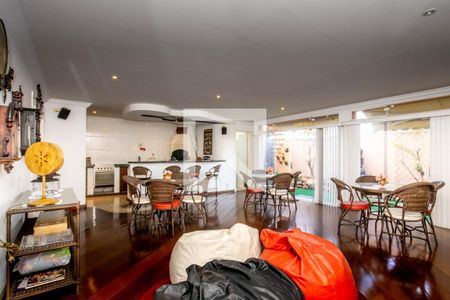 Casa à venda com 465m², 4 quartos e 6 vagas Casa à venda com 465m², 4 quartos e 6 vagasÁrea de Lazer