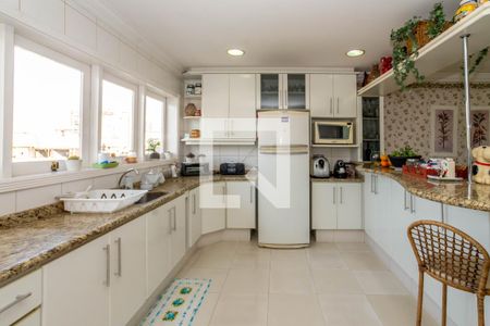 Casa à venda com 465m², 4 quartos e 6 vagas Casa à venda com 465m², 4 quartos e 6 vagasCozinha