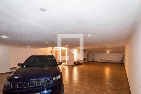 Casa à venda com 465m², 4 quartos e 6 vagas Casa à venda com 465m², 4 quartos e 6 vagasGaragem