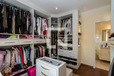 Casa à venda com 465m², 4 quartos e 6 vagas Casa à venda com 465m², 4 quartos e 6 vagasCloset da suíte master