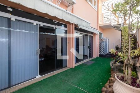 Casa à venda com 465m², 4 quartos e 6 vagas Casa à venda com 465m², 4 quartos e 6 vagasQuintal