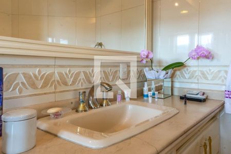Casa à venda com 465m², 4 quartos e 6 vagas Casa à venda com 465m², 4 quartos e 6 vagasBanheiro da Suíte master