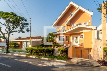 Casa à venda com 465m², 4 quartos e 6 vagas Casa à venda com 465m², 4 quartos e 6 vagasFachada