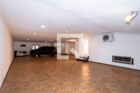 Casa à venda com 465m², 4 quartos e 6 vagas Casa à venda com 465m², 4 quartos e 6 vagasGaragem