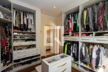 Casa à venda com 465m², 4 quartos e 6 vagas Casa à venda com 465m², 4 quartos e 6 vagasCloset da suíte master