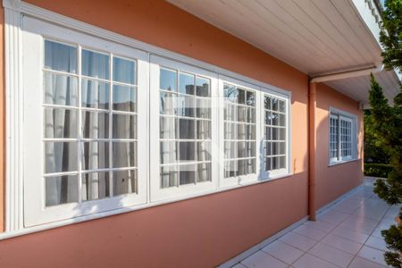 Casa à venda com 465m², 4 quartos e 6 vagas Casa à venda com 465m², 4 quartos e 6 vagasÁrea externa