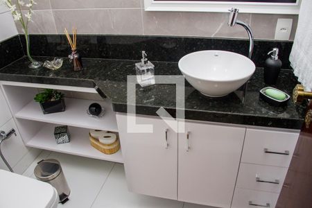Banheiro Social - 1º Piso de casa de condomínio à venda com 4 quartos, 375m² em Lins de Vasconcelos, Rio de Janeiro
