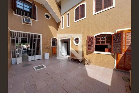 Casa de condomínio à venda com 375m², 4 quartos e 1 vaga Casa de condomínio à venda com 375m², 4 quartos e 1 vagaGaragem / Quintal