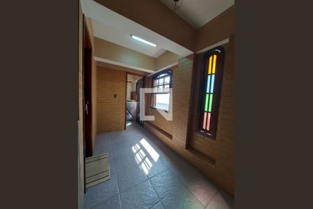 Casa de condomínio à venda com 375m², 4 quartos e 1 vaga Casa de condomínio à venda com 375m², 4 quartos e 1 vagaHall do 2º Andar - Serviço