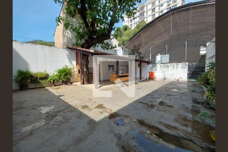 Casa de condomínio à venda com 375m², 4 quartos e 1 vaga Casa de condomínio à venda com 375m², 4 quartos e 1 vagaÁrea comum - Churrasqueira