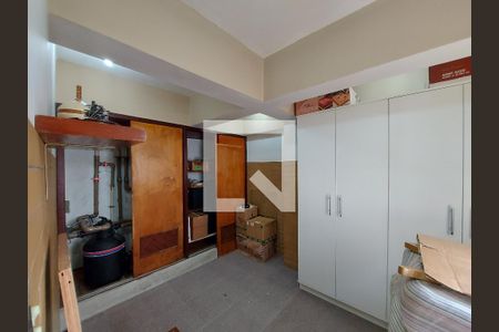 Casa de condomínio à venda com 375m², 4 quartos e 1 vaga Casa de condomínio à venda com 375m², 4 quartos e 1 vagaQuarto de Serviço - 2º Andar