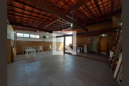 Casa de condomínio à venda com 375m², 4 quartos e 1 vaga Casa de condomínio à venda com 375m², 4 quartos e 1 vagaTerraço