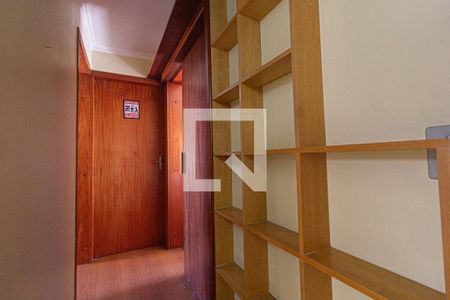 Corredor de apartamento para alugar com 3 quartos, 90m² em Cristo Rei, Curitiba