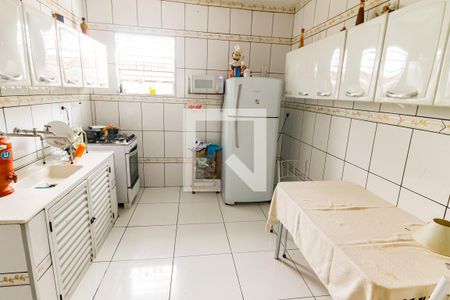 Casa à venda com 250m², 3 quartos e 3 vagas Casa à venda com 250m², 3 quartos e 3 vagasCozinha - Armários