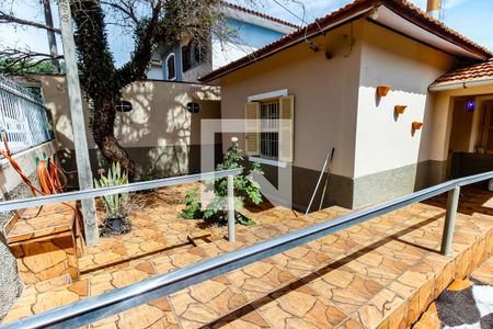 Casa à venda com 250m², 3 quartos e 3 vagas Casa à venda com 250m², 3 quartos e 3 vagasFachada