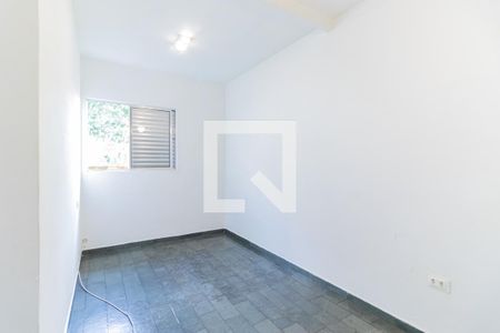 Quarto de kitnet/studio para alugar com 1 quarto, 25m² em Jardim Lallo, São Paulo