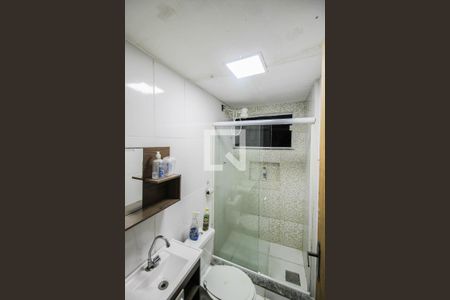 Banheiro de apartamento para alugar com 2 quartos, 60m² em Cosmorama, Mesquita