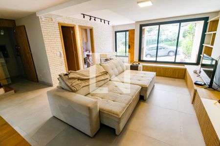 Casa de condomínio à venda com 210m², 4 quartos e 4 vagasSala