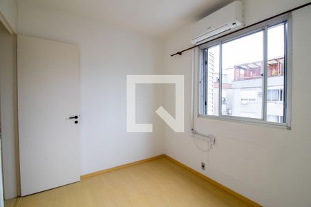 Quarto 1 de apartamento para alugar com 2 quartos, 43m² em São Sebastião, Porto Alegre