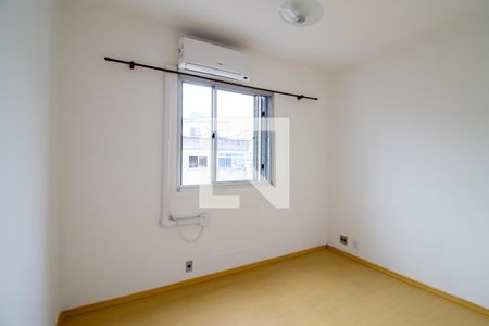 Quarto 1 de apartamento para alugar com 2 quartos, 43m² em São Sebastião, Porto Alegre