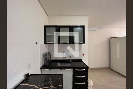 Cozinha de kitnet/studio para alugar com 0 quarto, 22m² em Jardim Aeroporto, São Paulo