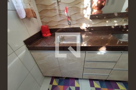 Cozinha  de apartamento à venda com 2 quartos, 44m² em Morro do Confisco, Contagem