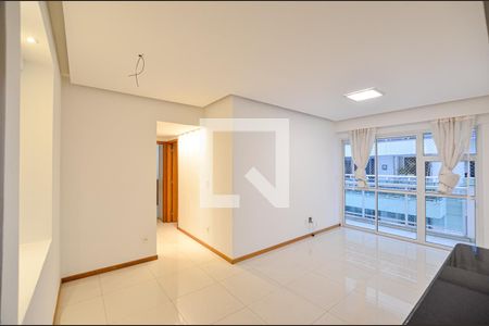 Apartamento à venda com 70m², 2 quartos e 1 vagaSala