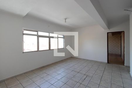 Casa para alugar com 180m², 2 quartos e 2 vagasSala