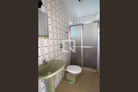 Banheiro de apartamento à venda com 1 quarto, 50m² em Passo D’areia, Porto Alegre