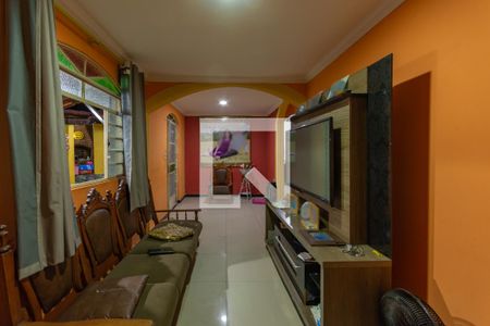 Sala de casa à venda com 6 quartos, 200m² em Minas Caixa, Belo Horizonte