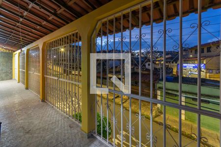 Varanda de casa à venda com 6 quartos, 200m² em Minas Caixa, Belo Horizonte