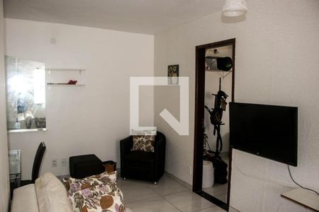 Sala de apartamento para alugar com 2 quartos, 41m² em Cajazeiras, Salvador