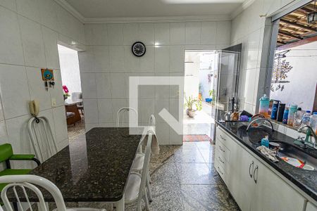 Cozinha de casa de condomínio à venda com 3 quartos, 170m² em Manacás, Belo Horizonte