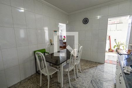 Cozinha de casa de condomínio à venda com 3 quartos, 170m² em Manacás, Belo Horizonte